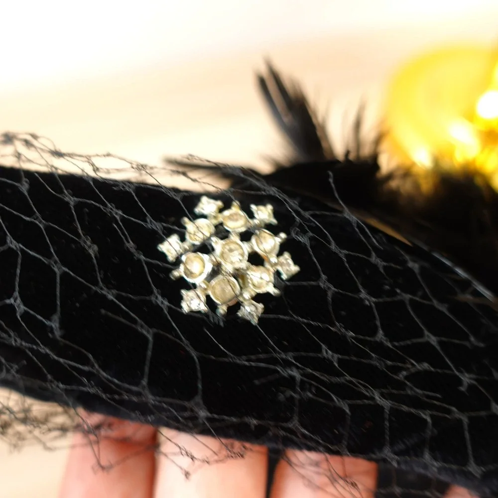 Vintage Black Velvet Hat Feather Rhinestone Brooch Veil Church Fascinator Gothic - Picture 8 of 15